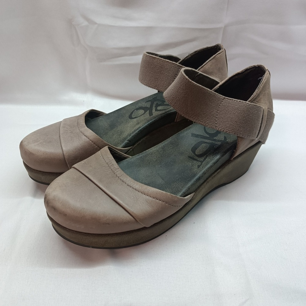 OTBT Wander Out Mary Jane Platform Shoes 10M Taupe Leather Wedge Heel Clogs